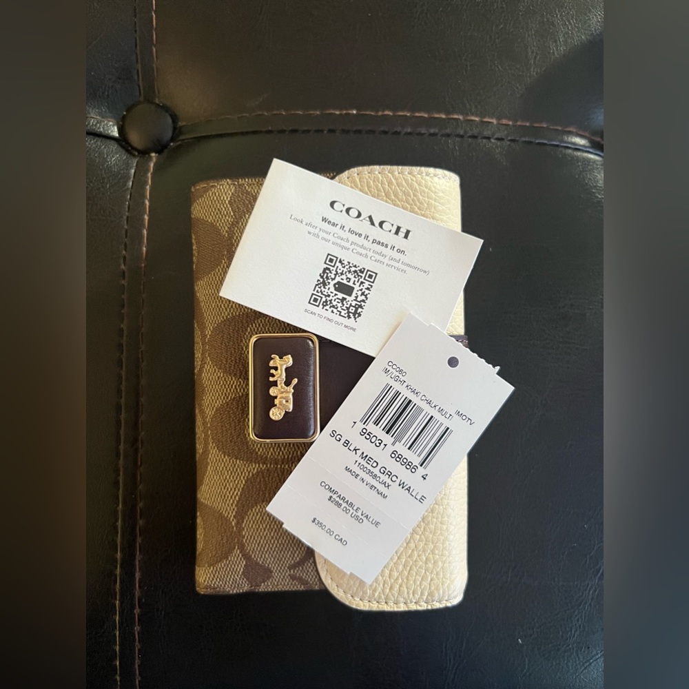 Coach Wallet - Picture 7 of 7